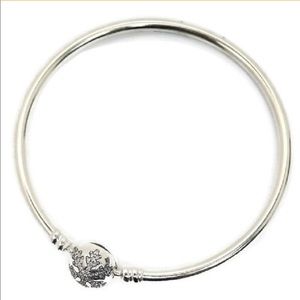 Pandora limited edition snowflake bangle